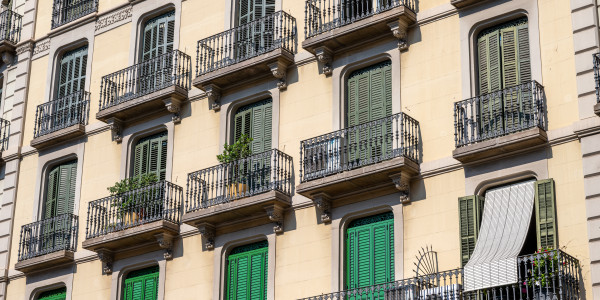 Pintar Fachadas y Patios de Luces de Comunidades Vecinos / Propietarios en Fuenlabrada · Reparación y Preparación de Superficies