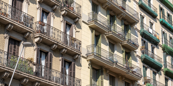 Trabajos Verticales en Fachadas de Edificios / Viviendas en Fuenlabrada · Pintado de Fachadas con Difícil Acceso