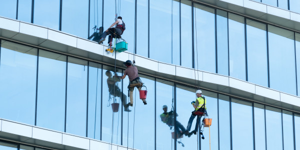 Trabajos Verticales en Fachadas de Edificios / Viviendas en Fuenlabrada · Pintado Económico y Rápido de Fachadas